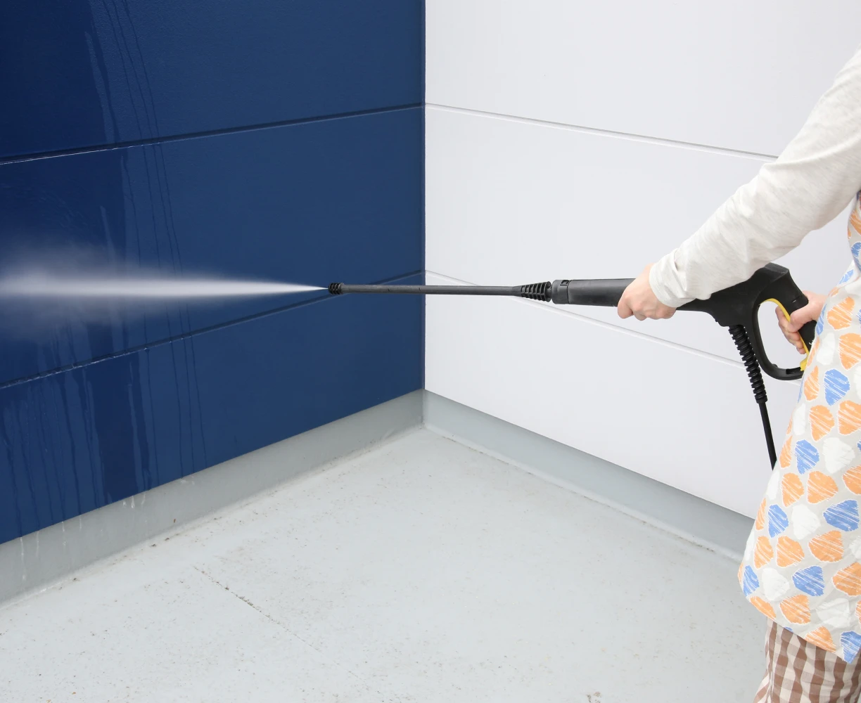 Cleaning blue wall with high-pressure spray